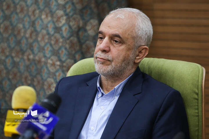 مراسم تجلیل از نویسندگان و صداپیشگان آثار ایثار و شهادت