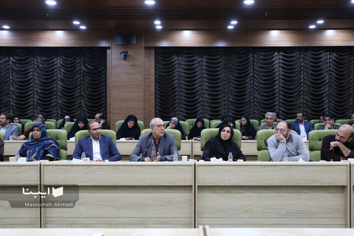 مراسم تجلیل از نویسندگان و صداپیشگان آثار ایثار و شهادت