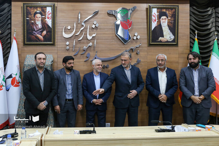 مراسم تجلیل از نویسندگان و صداپیشگان آثار ایثار و شهادت