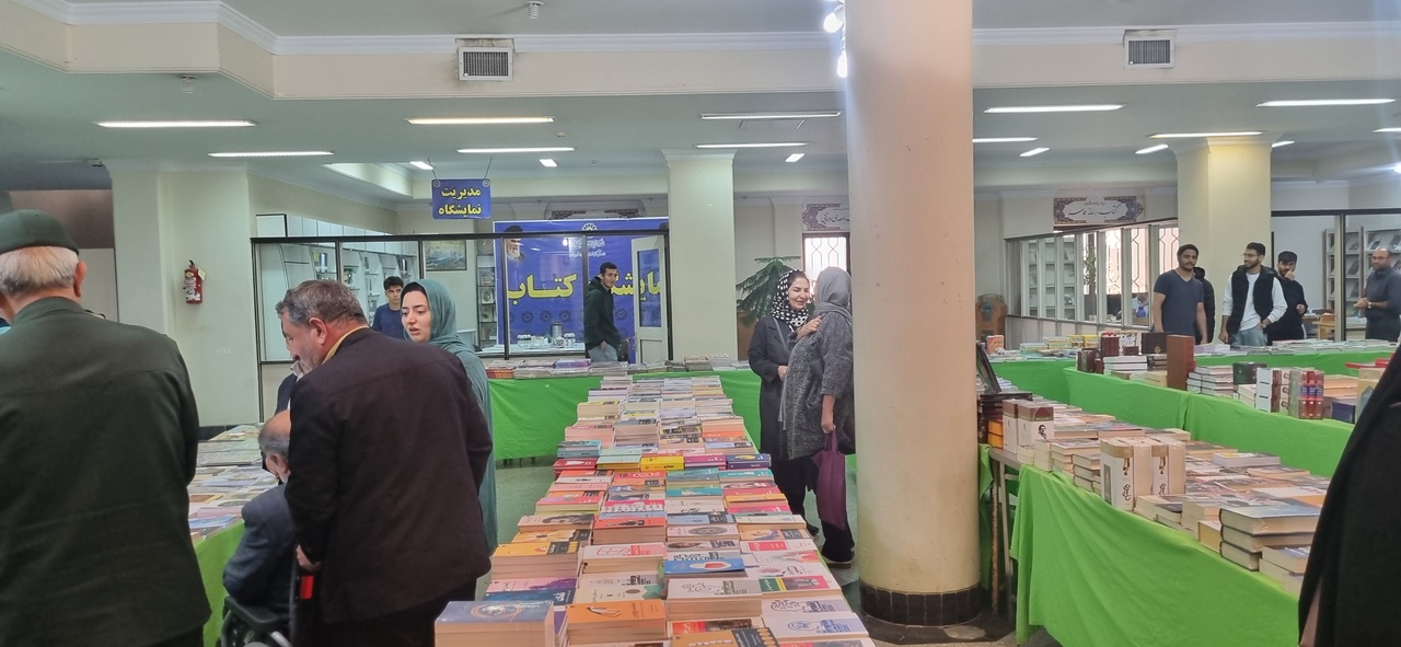 نمایشگاه و فروشگاه کتاب همدان افتتاح شد/ تخفیف ۲۰ تا ۵۰ درصدی خرید کتاب