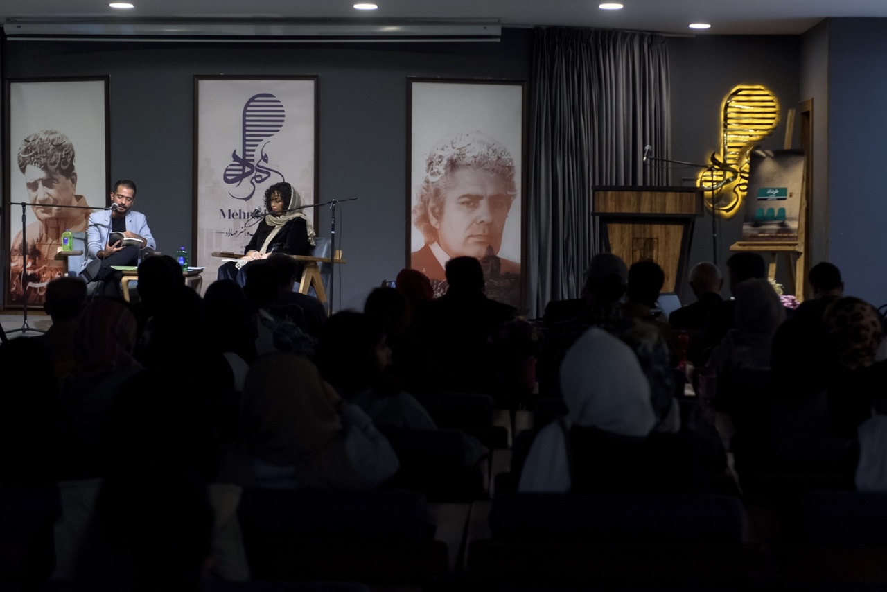 پیشینه شعر و اتصال با سنت اهمیت بسیاری دارد