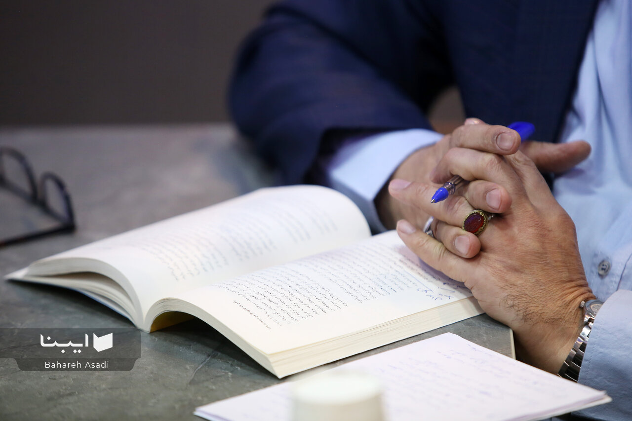 انتخاب قالب تاریخ شفاهی جسارت میخواهد/ ماجرای شیرینی خوردن خلبان در بغداد!