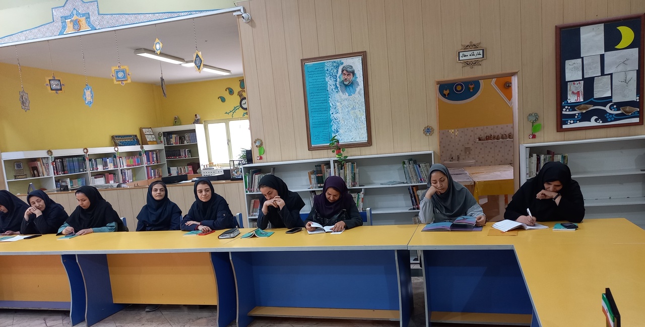 کتاب «باغ کیانوش » در اراک به نقد و نظر کشیده شد