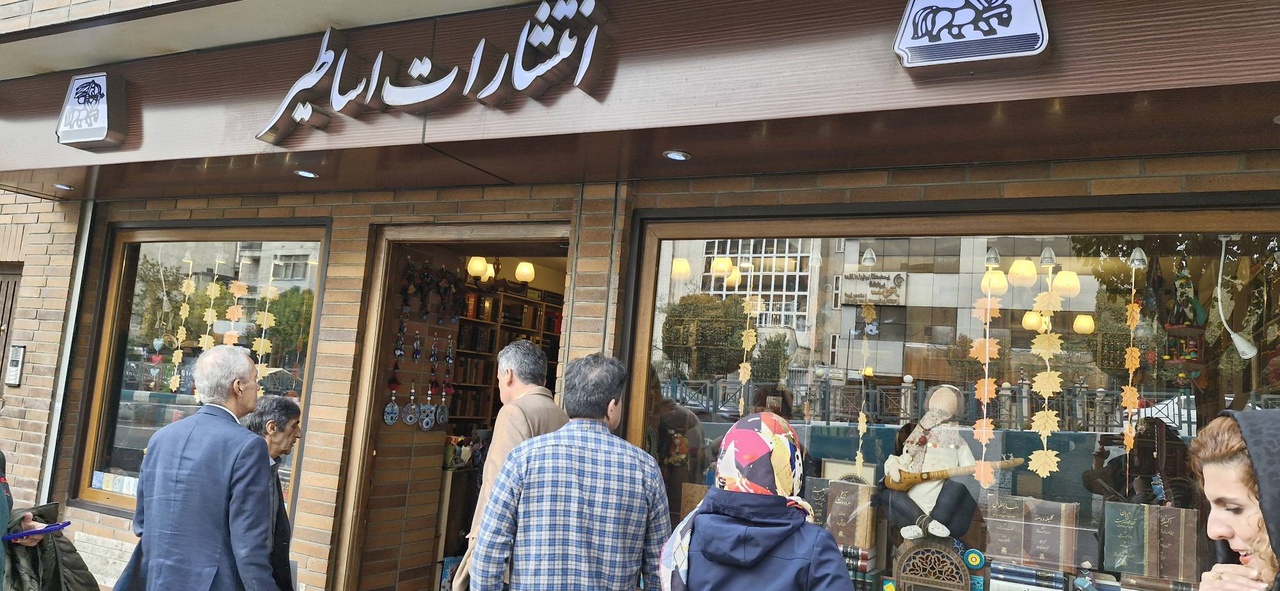 میزبانی کتابفروشها محله کریمخان از کتابگردها/گپوگفت صمیمانه حول کتاب