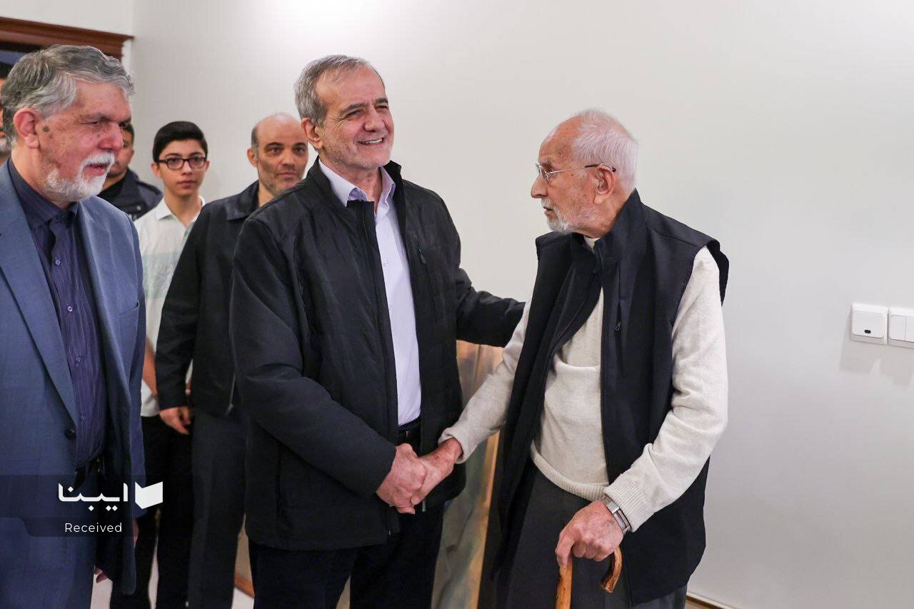 رئیس جمهور با محمدعلی موحد دیدار کرد/ خاطره بازی و مطایبههای کلامی استاد