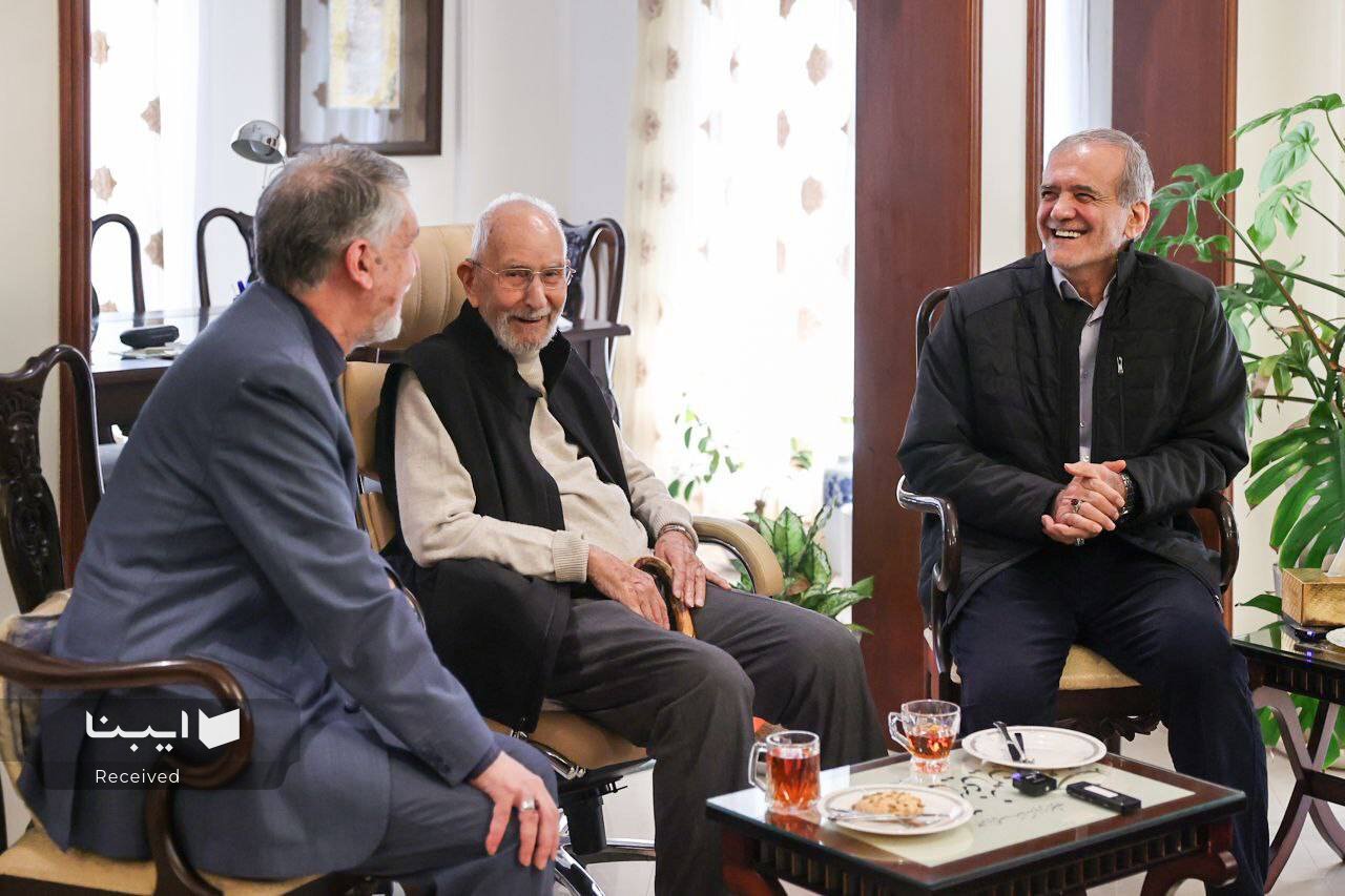 رئیس جمهور با محمدعلی موحد دیدار کرد/ خاطره بازی و مطایبههای کلامی استاد