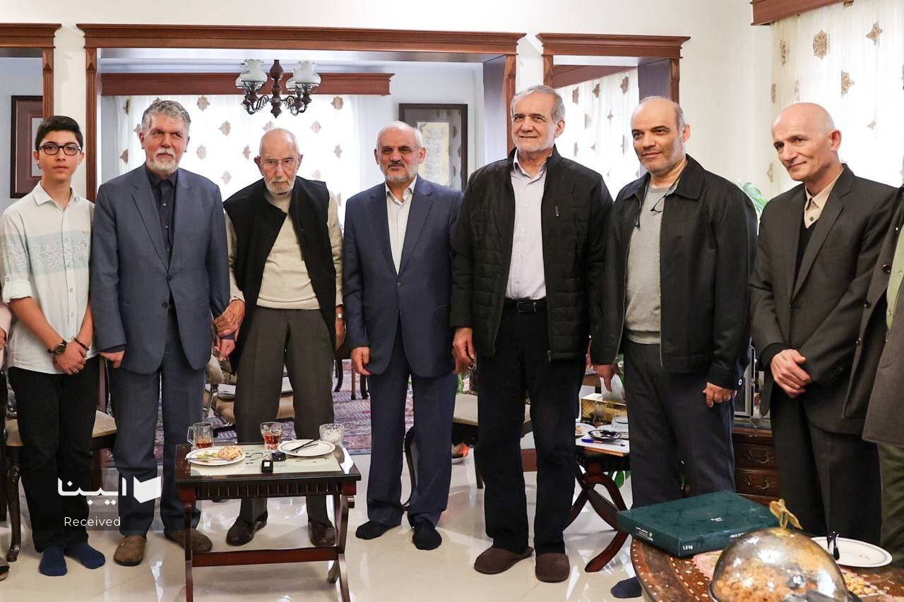 رئیس جمهور با محمدعلی موحد دیدار کرد/ خاطره بازی و مطایبههای کلامی استاد