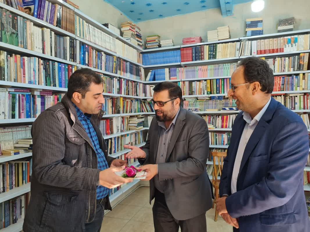 قدردانی مدیرکل فرهنگ و ارشاد اسلامی کردستان از کتابفروشیهای سنندج