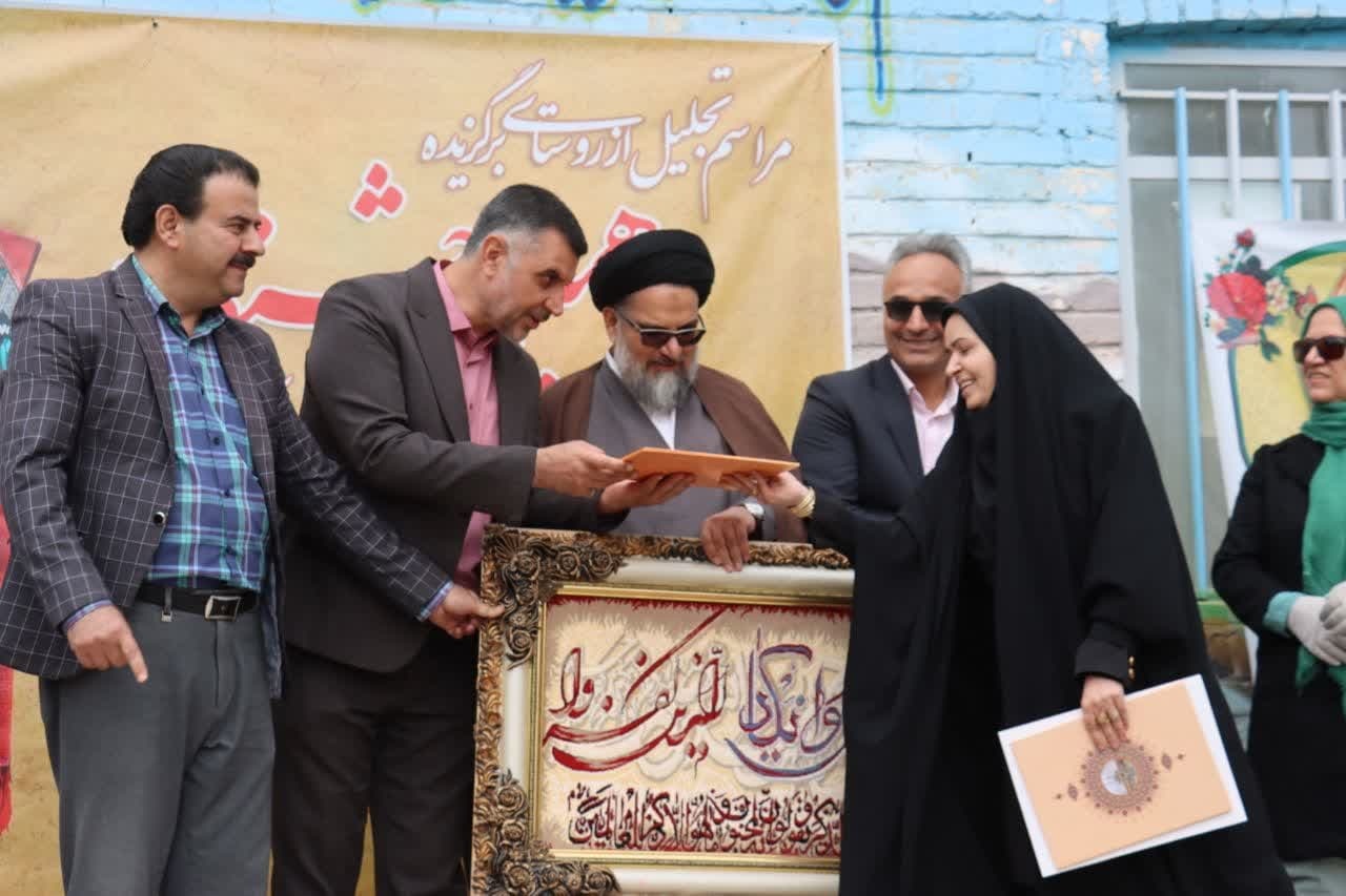 تجلیل از روستاهای دوستدار کتاب یزد/ برگزاری نشستهای دانایی در استان