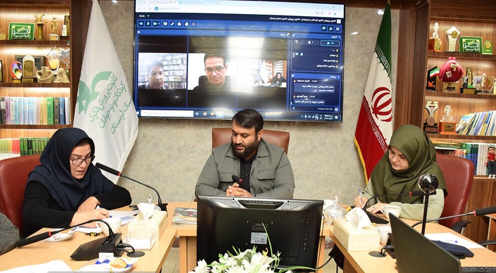 مجموعه داستان «یک پاورقی» در خرمآباد نقد و بررسی شد