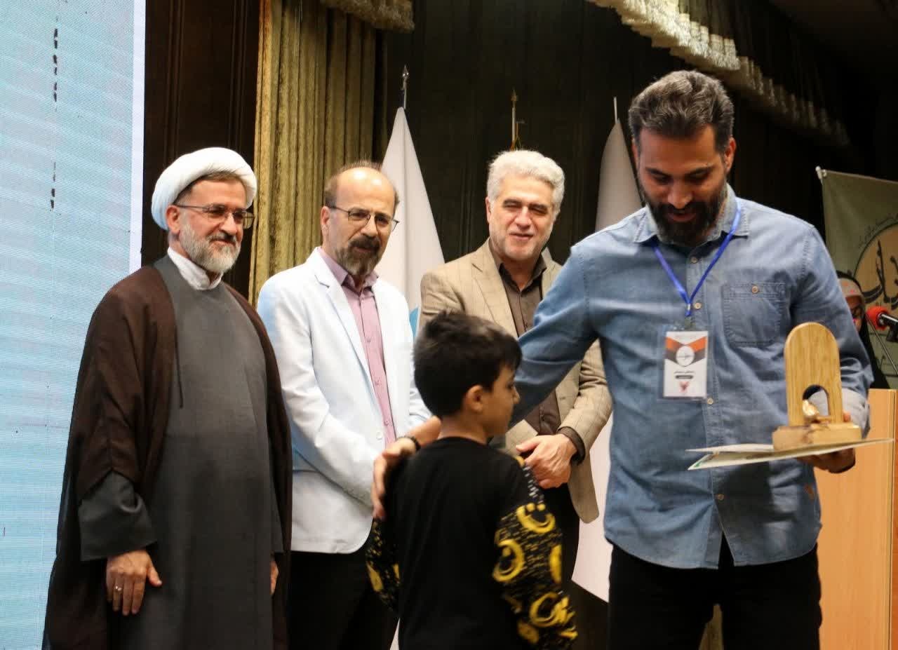 خواندن مهمتر از نوشتن است/ خلق ادبیات داستانی کار جدی و سختی است