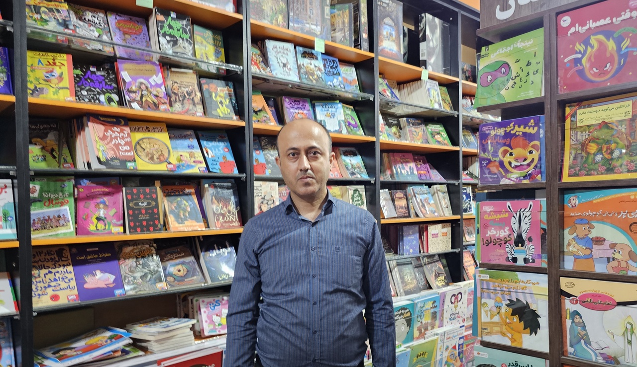 تداوم بیمهری صنعت به کتابفروشیهای جنوب/ کتابفروشی که مردمان جم را با خواندن همدل میکند