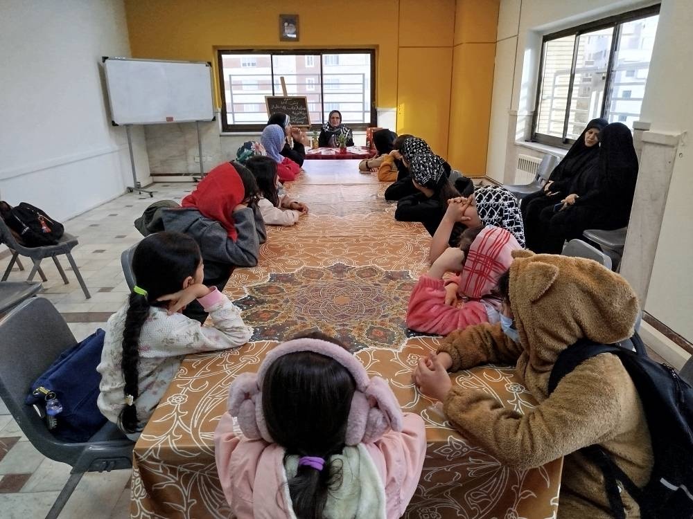 مژگان شیخی: نوجوانان در خواندن کتابهای مختلف استمرار داشته باشند