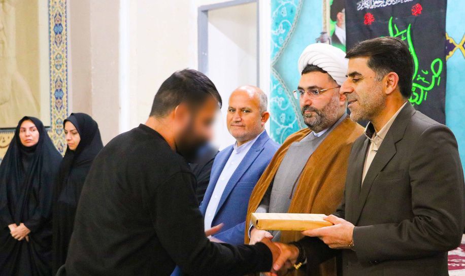 مددجویان ندامتگاه مرکزی خرمآباد خاطرات کتابی را به اشتراک گذاشتند