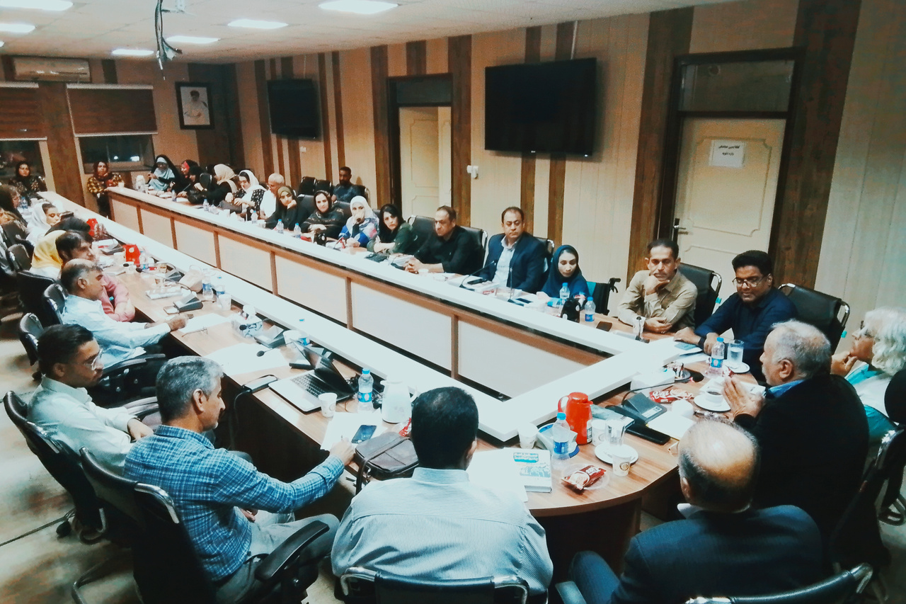 شعر معاصر از مضمون و حرف جدی تُهی است