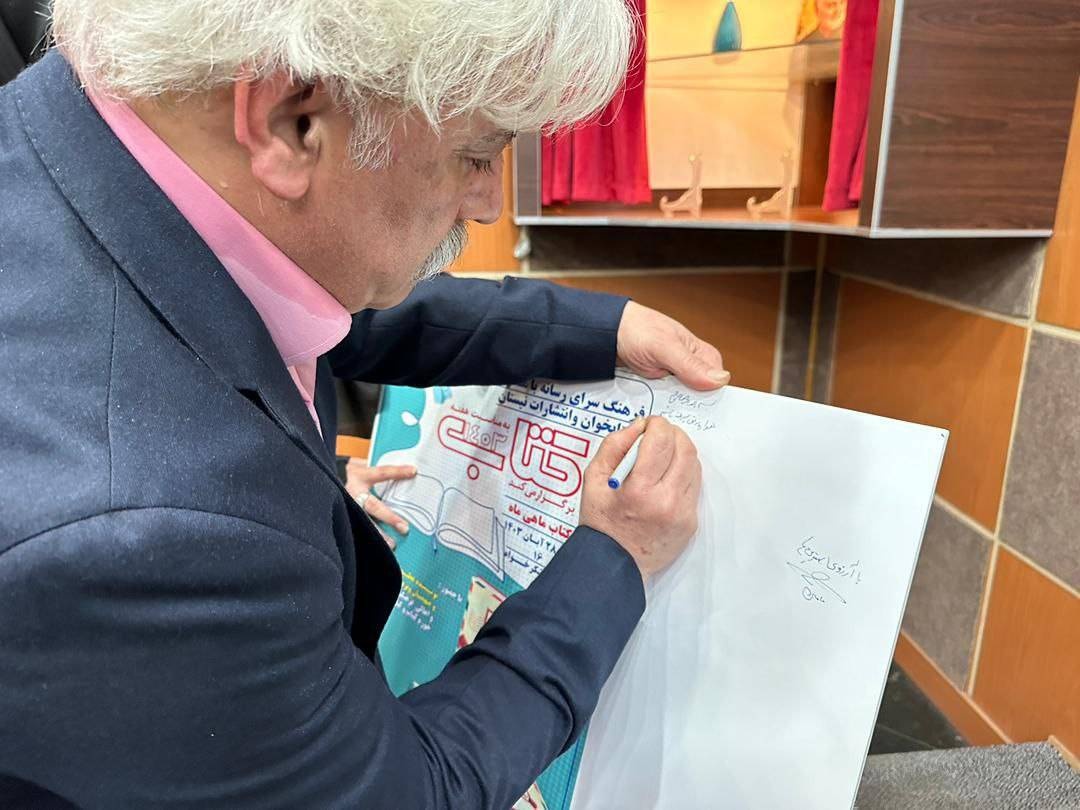 قلم به مثابه محراب است، آزادگیاش را حفظ کنیم