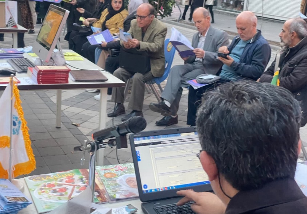 برپایی گذرگاه کتاب در پیادهراه خوی