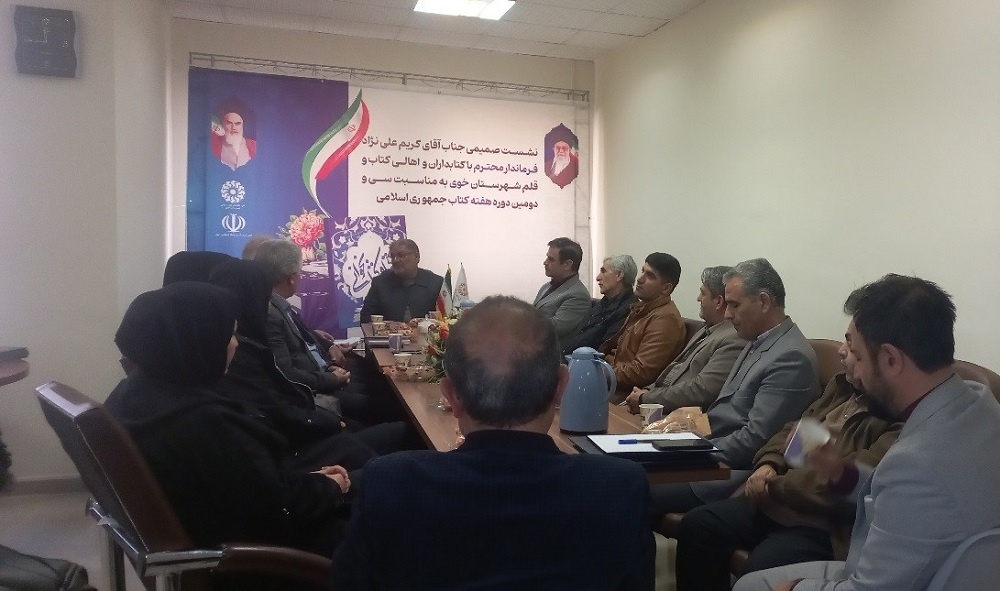 برپایی گذرگاه کتاب در پیادهراه خوی