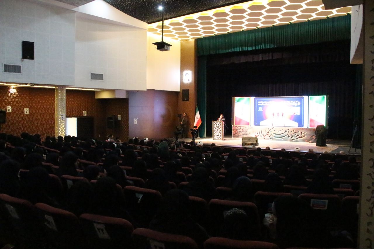 توجه رهبری به حوزه کتاب موجب ترویج فرهنگ ایثار و شهادت میشود