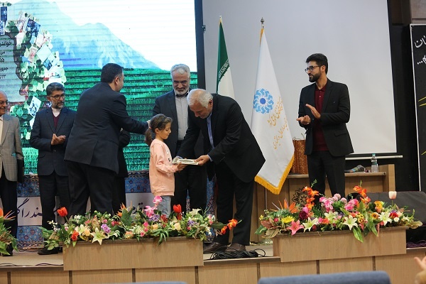 کتابداران نباید دغدغهای جز خدمترسانی داشته باشند