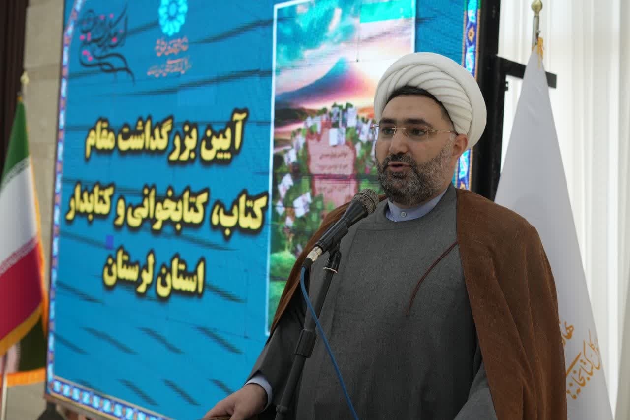 لزوم ورود خیرین به امر فرهنگ / ۲۰ هزار دانشآموز از کتابخانههای لرستان بازدید کردند