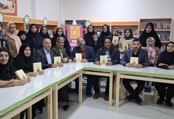 ‌رونمایی از پوستر جشنواره ملی شعر «سرباز وطن»/ اهدای ۷ هزار جلد کتاب به مدارس کم‌برخوردار