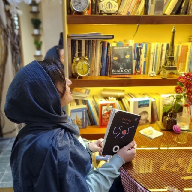 روایت شیمیدانی که «بلاگرکتاب» شد/ از دستگاه آزمایشگاه جای محلول، داستان میچکد!