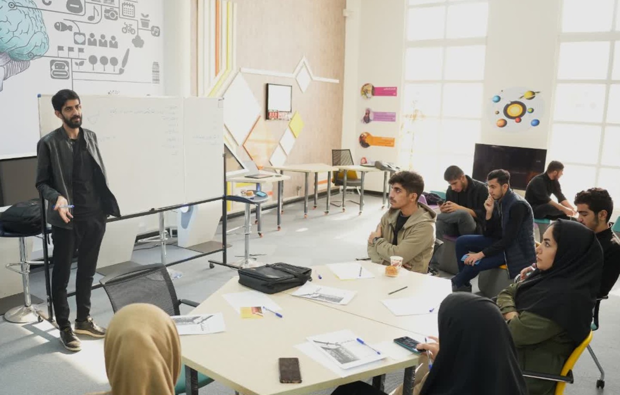 رویداد طراحی پوستر «به رنگ کتاب» در خرمآباد برگزار شد