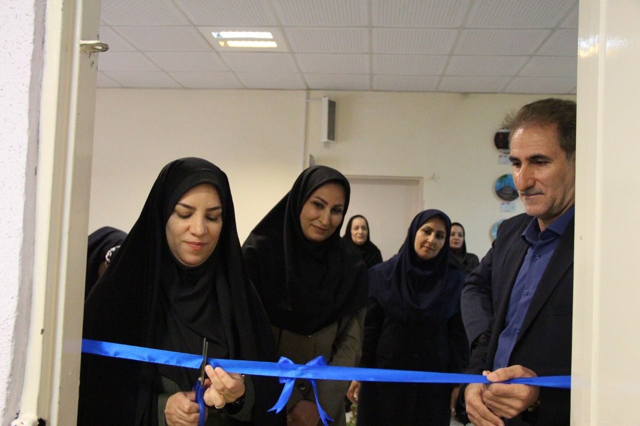 کافه کتاب دبیرستان مبعث خرمآباد افتتاح شد/ کتابخوانی به صرف قهوه