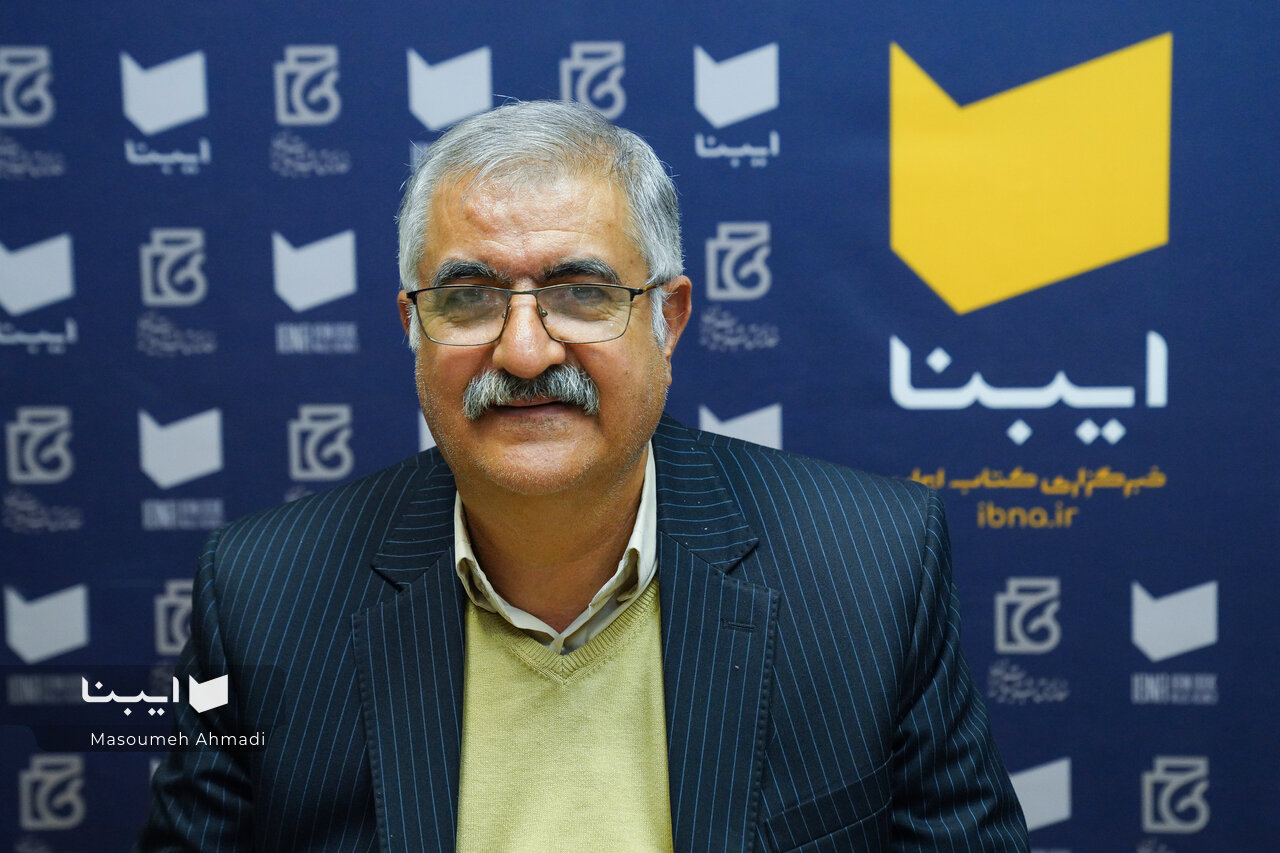 روی خوش مولفان یزدی به ناشران تهرانی/ کیفیت پخش انتشارات بومی مناسبت نیست