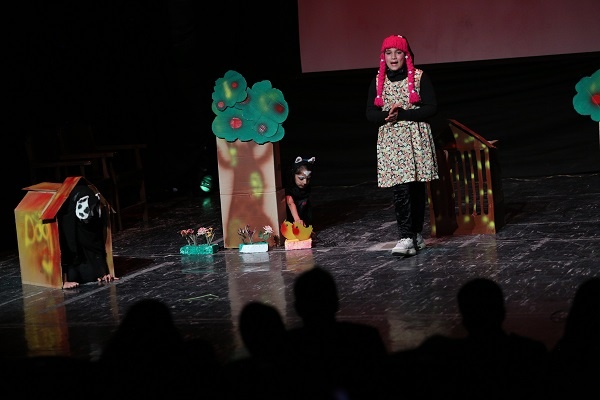 ۹ اثر برگزیده در اختتامیه جشنواره قصهگویی چهارمحال و بختیاری روی صحنه رفتند