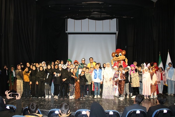 ۹ اثر برگزیده در اختتامیه جشنواره قصهگویی چهارمحال و بختیاری روی صحنه رفتند