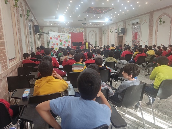 اردویی با طعم کتاب!/ دانشآموزان اصفهانی به میهمانی یار مهربان رفتند