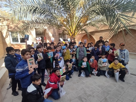 اردویی با طعم کتاب!/ دانشآموزان اصفهانی به میهمانی یار مهربان رفتند