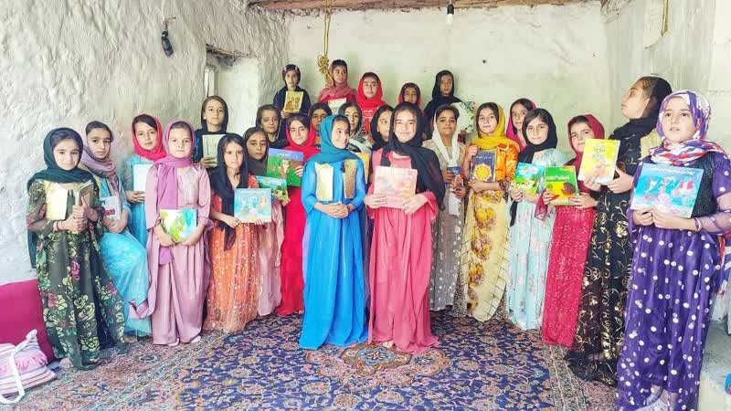 کتابخوانی در دل خانه باغهای بیساران/ روستایی با ۸۰۰ عضو فعال کتابخوان
