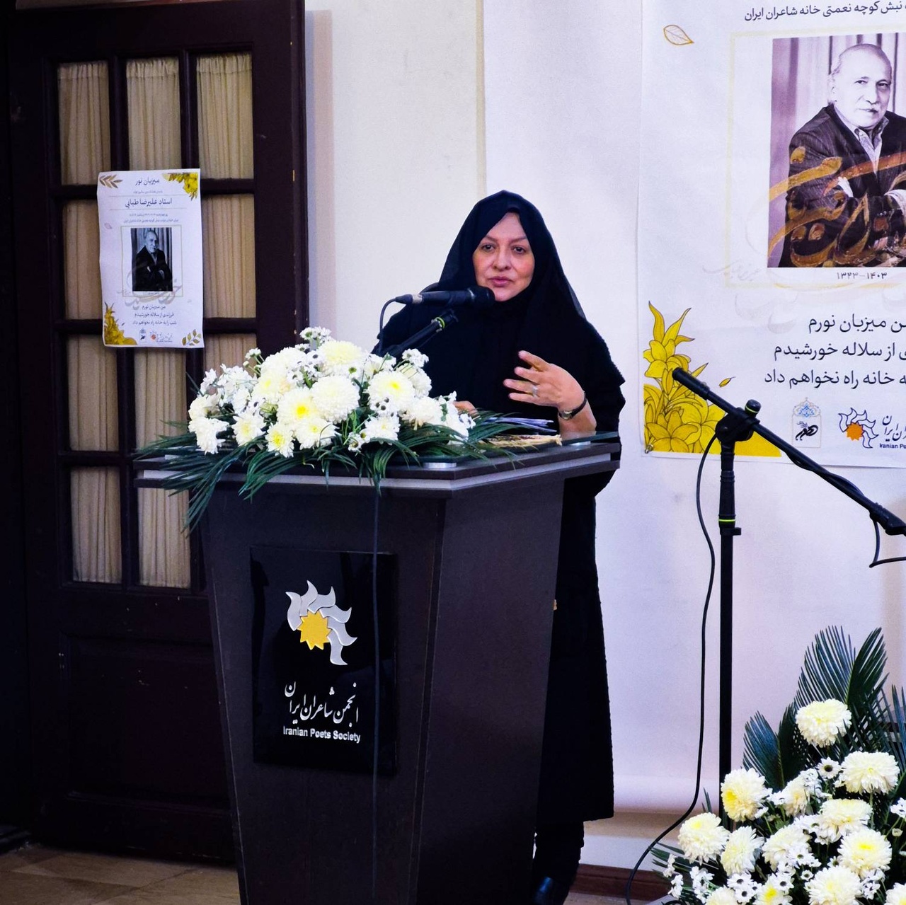 ادبیات معاصر وامدار علیرضا طبایی است / شاعری که مردم برای شنیدن ترانههایش صف میبستند