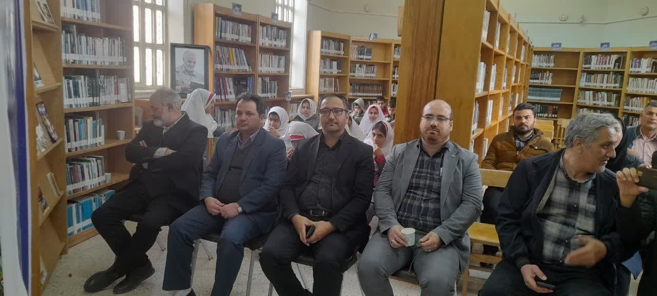 کتاب « آقای خوش تیپ » در روستای وفس رونمایی شد