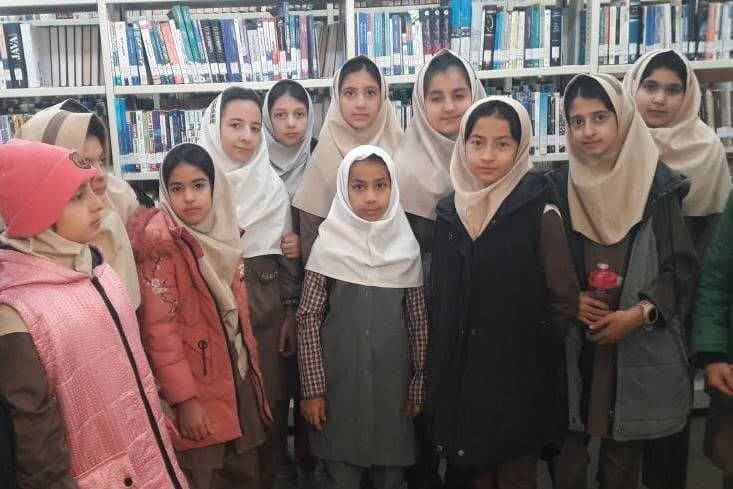 نشست کتابخوان در بردسکن/ اهدای کتاب در مهولات