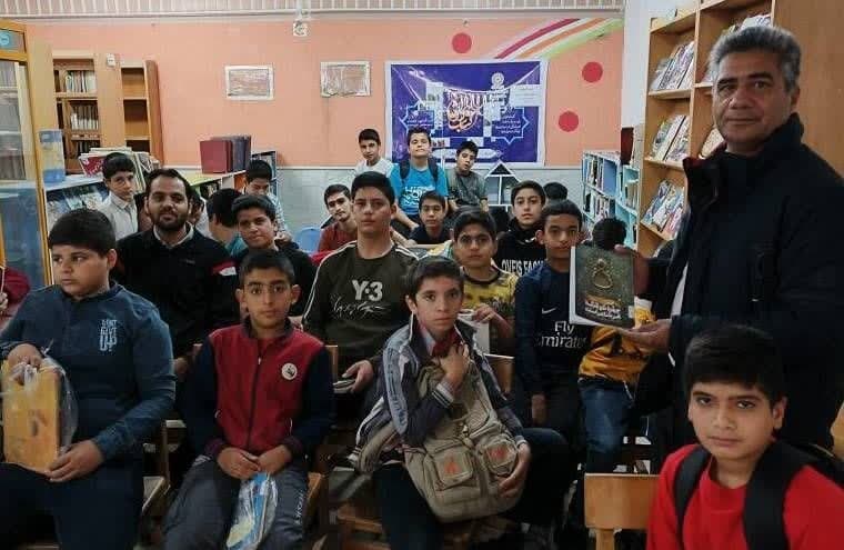 نشست کتابخوان در بردسکن/ اهدای کتاب در مهولات