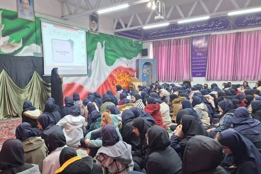 نشست کتابخوان در بردسکن/ اهدای کتاب در مهولات