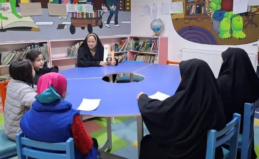 نشست کتابخوان در بردسکن/ اهدای کتاب در مهولات