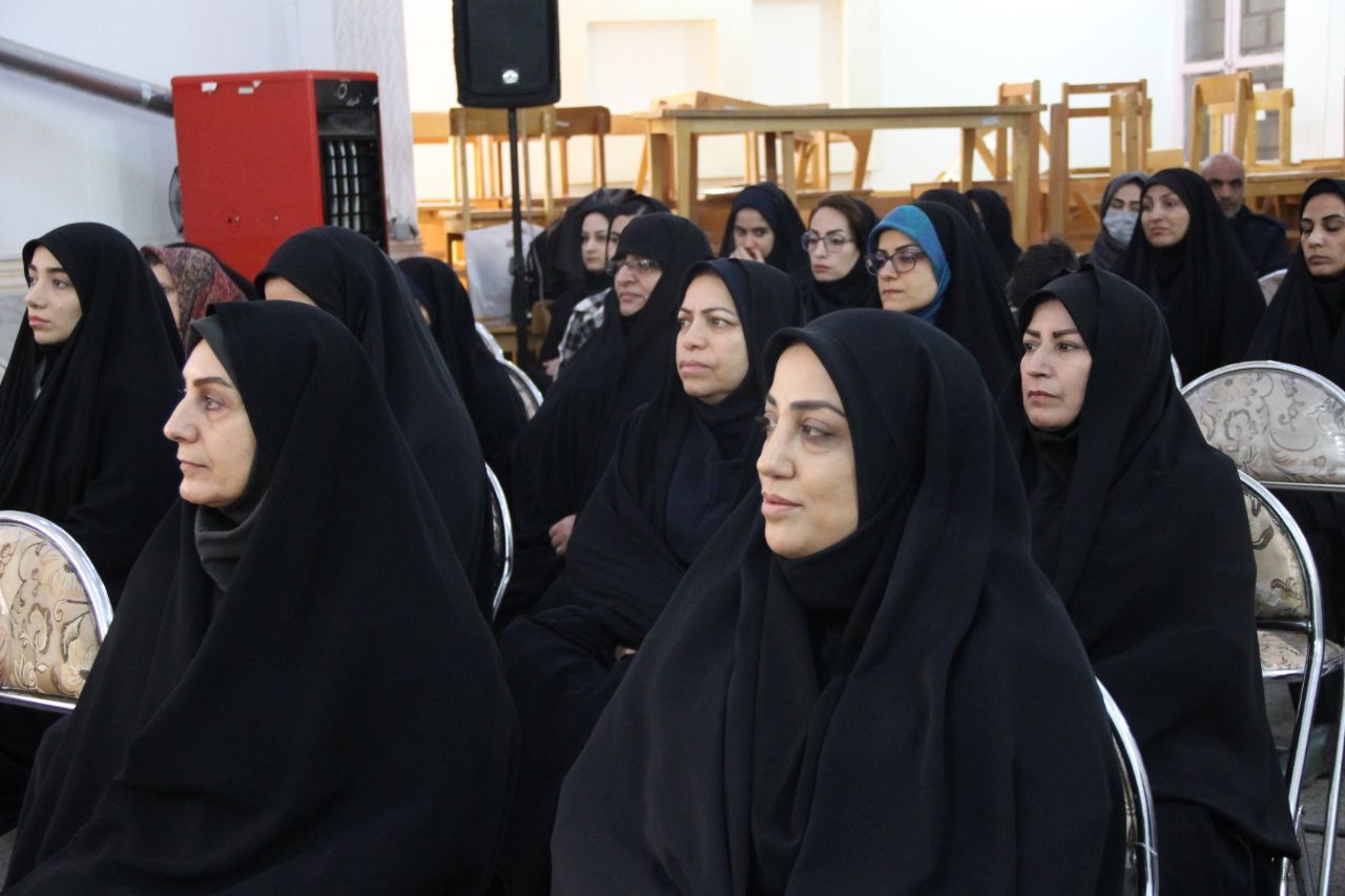 ۶۰ درصد نیروی انسانی کتابخانههای عمومی لرستان بانوان هستند