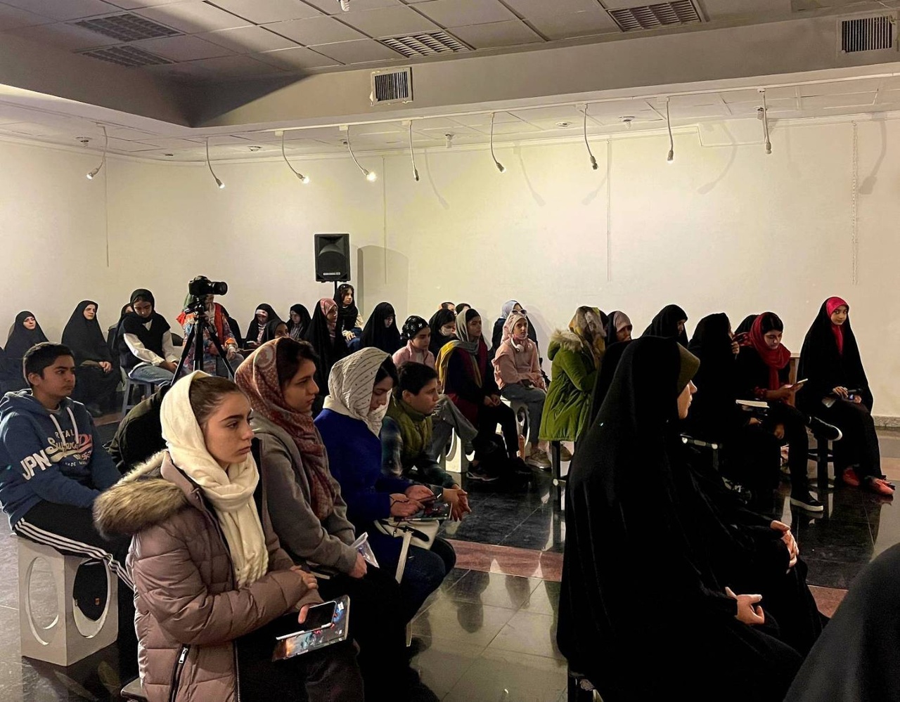 «مه و دود» تلاش میکند بین نوجوانان با تاریخ، پیوندی ایجاد کند