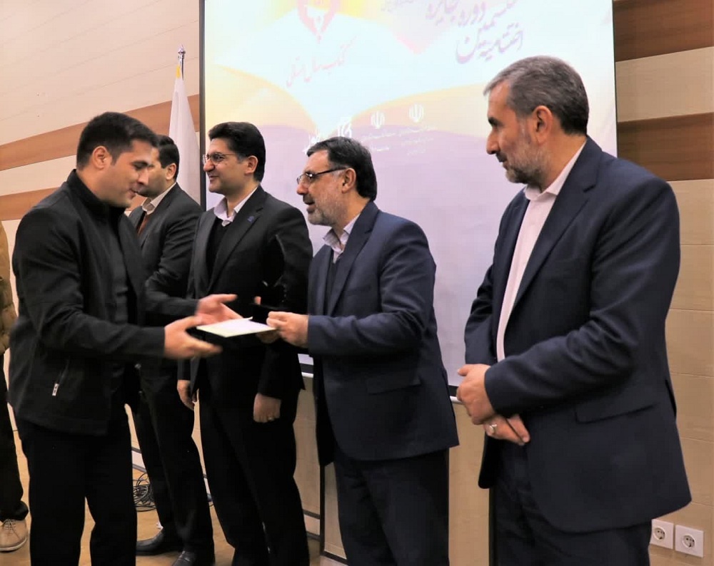 کتاب، فرهنگ جامعه را ماندگار میکند/ ۸ عنوان برگزیده ششمین دوره جایزه کتاب سال