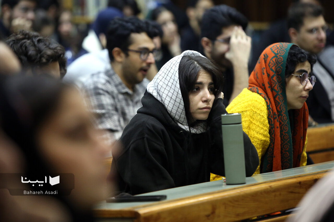 اسمیت، نماد خوشبینی و هگل نماد بدبینی به بازار آزاد است