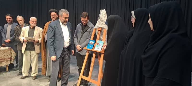 شعر ابزاری قدرتمند برای انتقال ارزش‌ها به نسل‌های آینده است