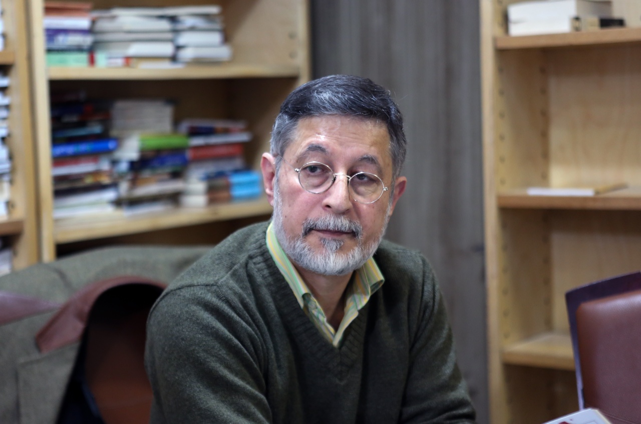 جلال یک راهنما است برای جهتیابی تعهدی که نویسنده نسبت به جامعه دارد