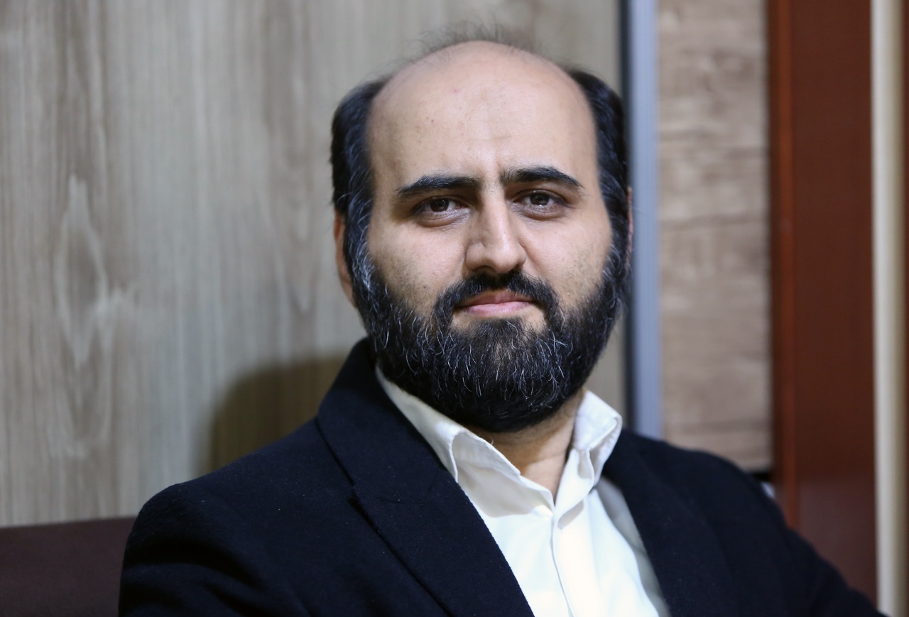 جلال یک راهنما است برای جهتیابی تعهدی که نویسنده نسبت به جامعه دارد