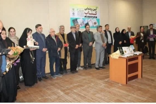 ۷کتاب از ۵ نویسنده ساوجی در ساوه رونمایی شد/ کتاب پیشرفتهای جوامع را در دورههای مختلف بیان میکند
