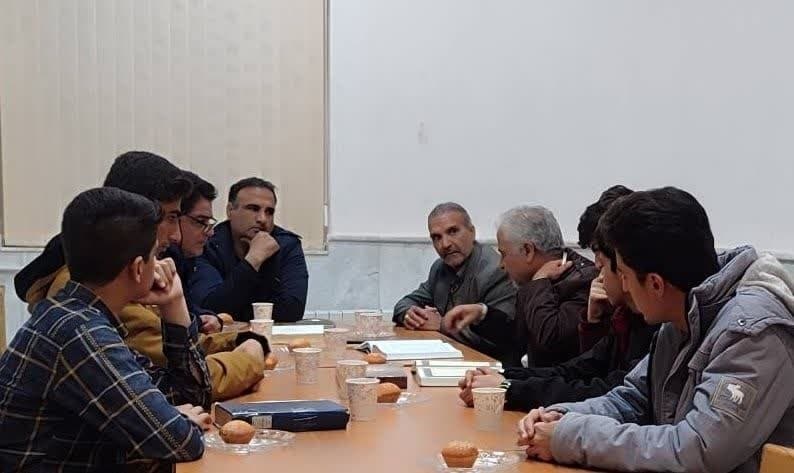 اهدای کتاب در تربتحیدریه/ نمایشگاه کتاب در سبزوار